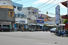 Di Perempatan Jalan