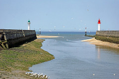 France-000640 - Trouville-sur-Mer Lighthouses