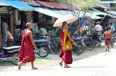 IMG4093/Burma/Sittwé/Monk in the street