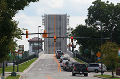 Alfred Cunningham bridge, up
