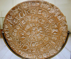 Le disque de Phaistos (Héraklion, Crète)