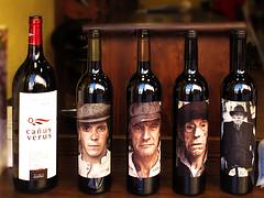 Vino tinto de Toro (Zamora)* Con etiquetas de diseño Vino tinto de Toro (Zamora)* Con etiquetas de diseño