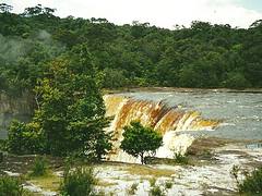 The force of Kaietur falls (Guyana 2001) The force of Kaietur falls (Guyana 2001)