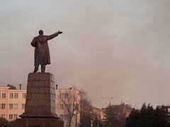 Lenin shows the polluted Mariupol