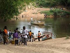 Displaced people crossing the border from Ivory Coast to Liberia