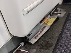 2023-10-11 - A girt bar of a front door at Boeing 737-800