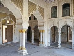 L'intérieur du Taj Mahal de Bhopal (Inde)