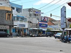 Di Perempatan Jalan