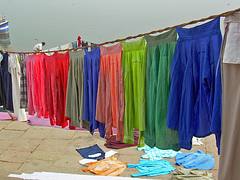 India - Varanasi - 031 - laundry on the ghats