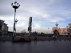 暮色中格尔木市中心广场 / Golmud central sqare in the dusk 暮色中格尔木市中心广场 / Golmud central sqare in the dusk