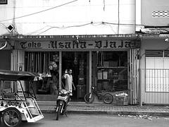 Papa-Mama Shop
