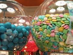 bubble gums... bubble gums...