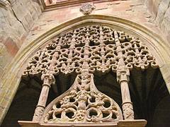 Malla d'un arc del claustre "de los Caballeros" del monestir de Sta. Ma. La Real de Nájera, La Rioja "“Work in an arc of the cloister of the Knights in the monastery of Santa María la Real de Nájera, La Rioja”